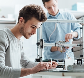 2 men working in a lab